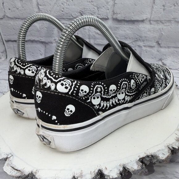 VANS Rare Classic Slip On Black Bandana Paisley Skull Print Shoes M 5.5 W 7 - Picture 6 of 7